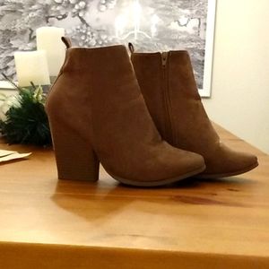 Caramel color three inch wedge